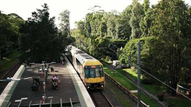 Sustainable train journeys through 100% renewable electricity