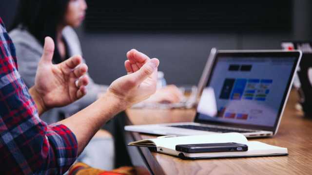 office-meeting-discussion-hands-laptop_unsplash