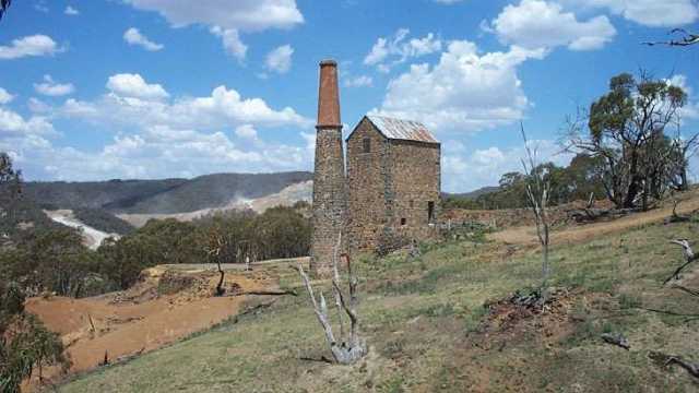 CadiaEngineHouse1