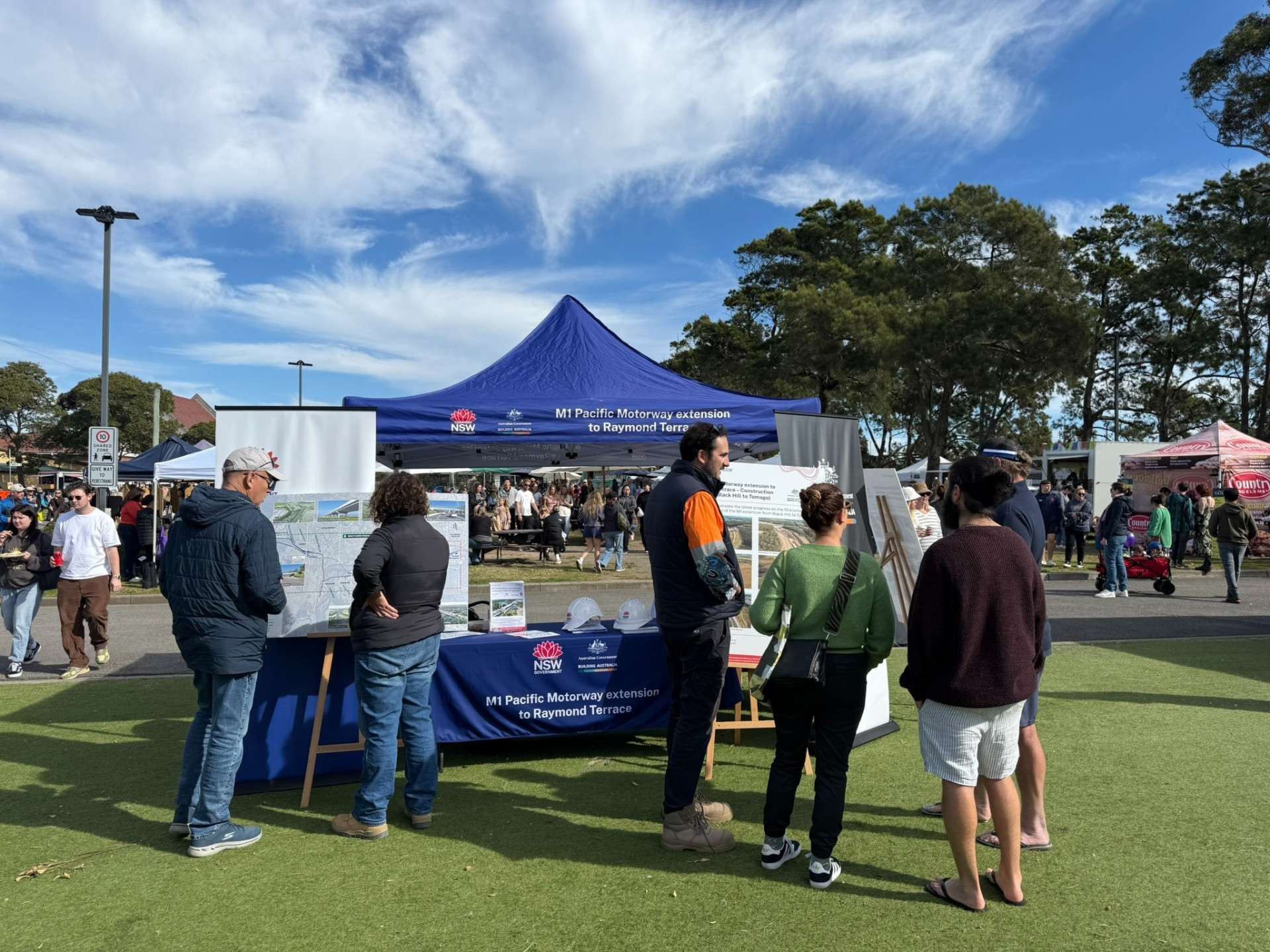 Locals connect with M1 Pacific Motorway extension to Raymond Terrace (M12RT) team at Broadmeadow Farmers Market news post thumbnail